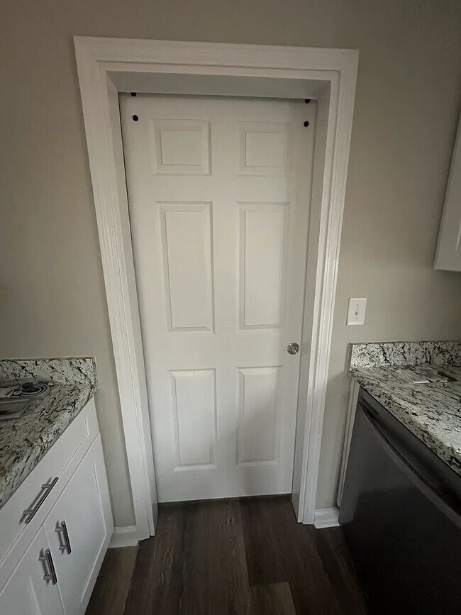 Foto del edificio - 216 Westbrook Dr