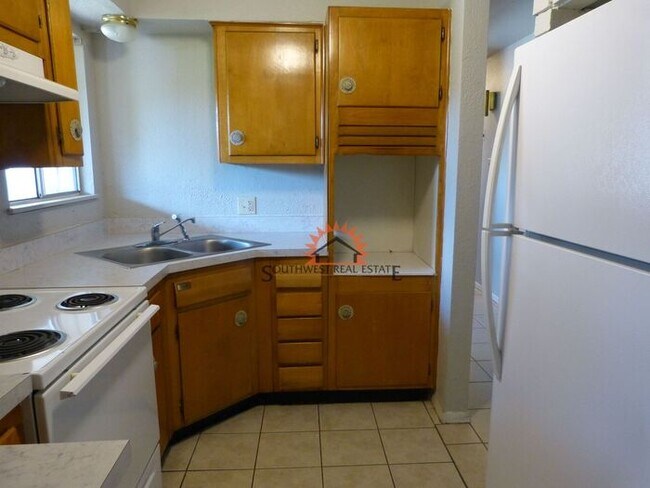 Building Photo - charming 3 bedroom 1 bath home.