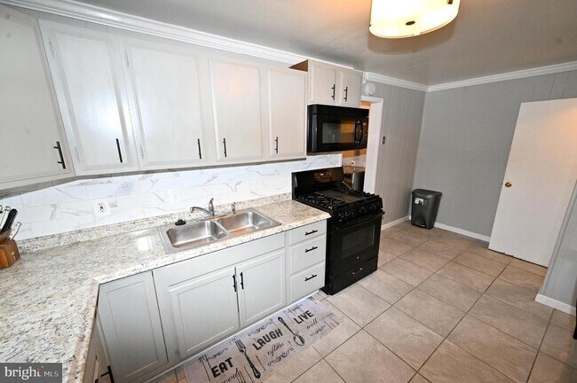 Building Photo - 2610 Lakehurst Ave