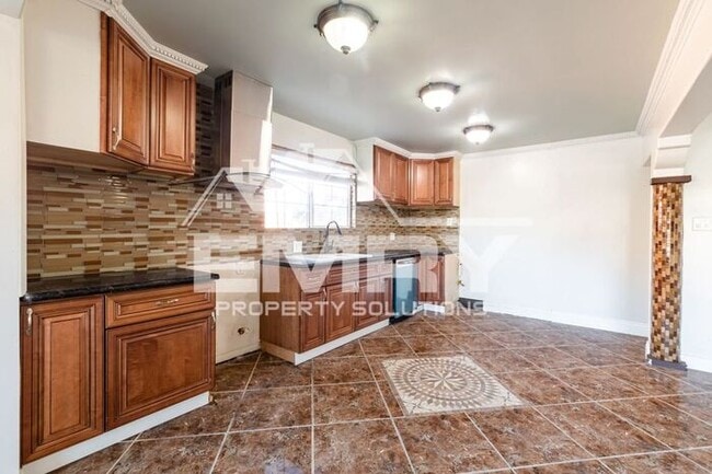 Building Photo - Beautiful 2 Bed 1 Bath House in Lynwood CA 90262