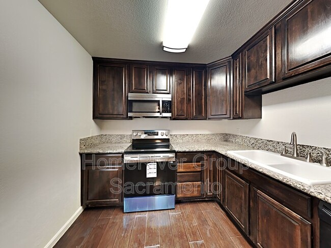 Building Photo - 716 Northfield Dr