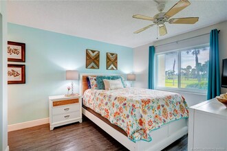 Building Photo - 5563 NE Gulfstream Way