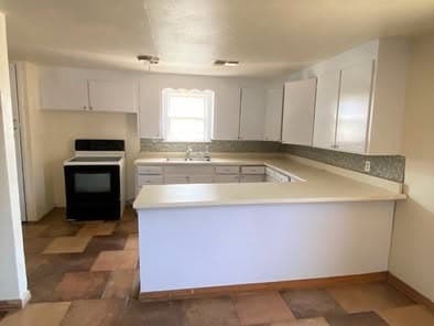 Building Photo - 209 S Tree St