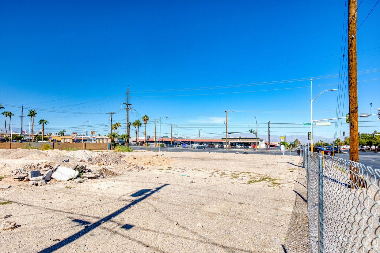 demolió 10/22 - Charleston/Mojave Project