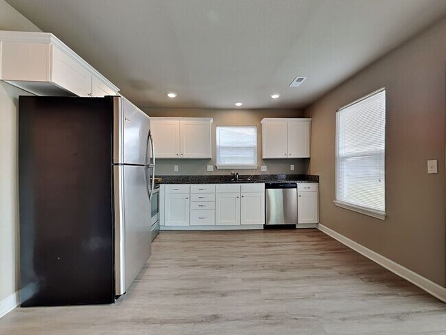 Foto del edificio - 109 SW Marigold St