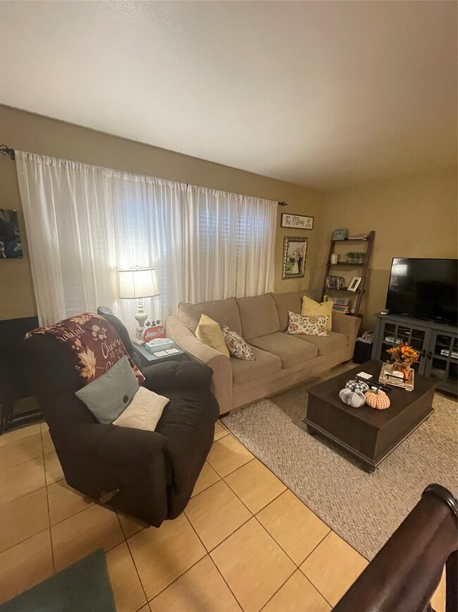 Building Photo - 119 Albacore Ave