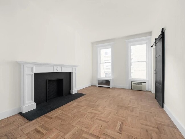 Building Photo - 122 W 80th St