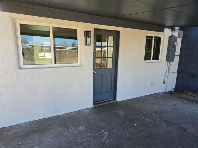 Foto del edificio - 4811 Comanche Rd NE