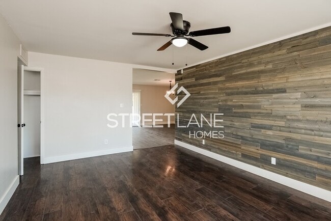 Building Photo - NOW OFFERING FIRST FULL MONTHS RENT FREE!