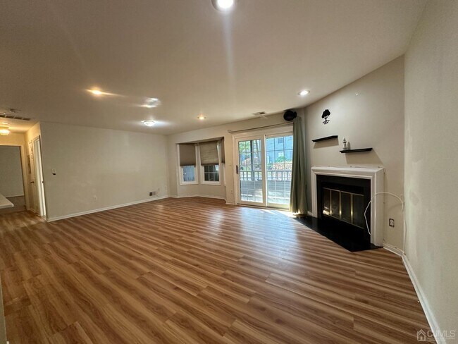 Building Photo - 203 Woodhaven Dr