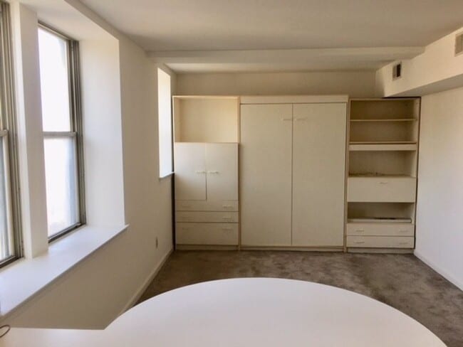 Building Photo - Château Living in this Dupont Circle Delig...