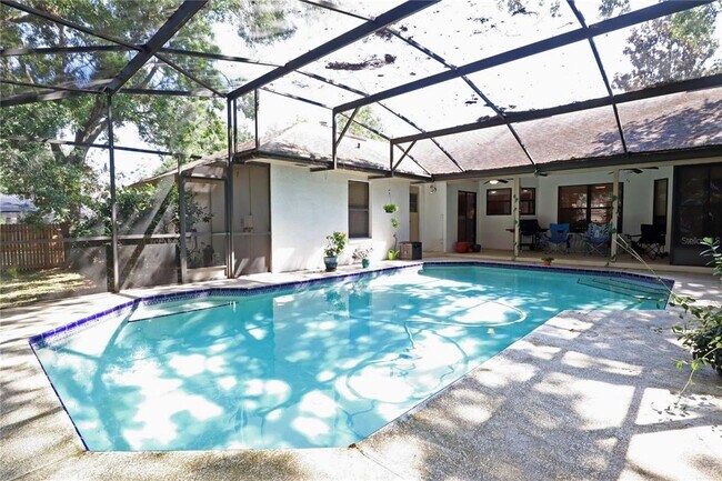 Foto del edificio - 5722 Bay Side Dr
