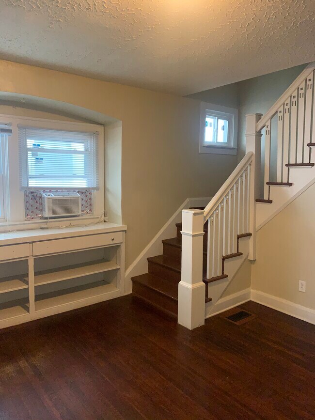 Building Photo - 603 N Rural st