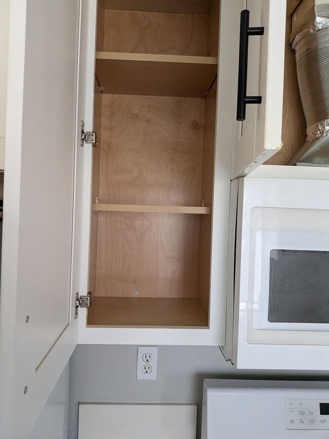 Building Photo - Mira Mesa Apartment New Salem