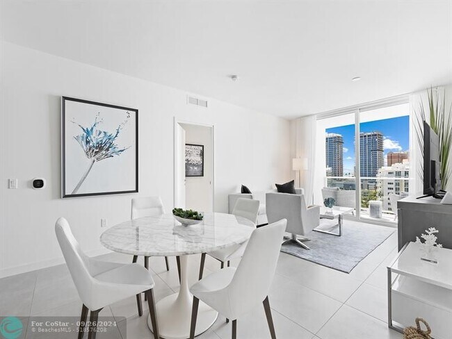 Foto del edificio - 401 N Birch Rd