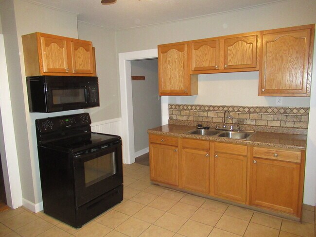 Kitchen, entry to Laundry room - 1320 N Morrison St