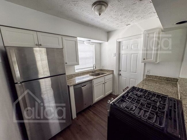 Foto del edificio - 4448 Jade Dr E