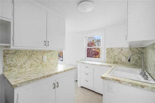 Foto del edificio - 97 Bliss Mine Rd