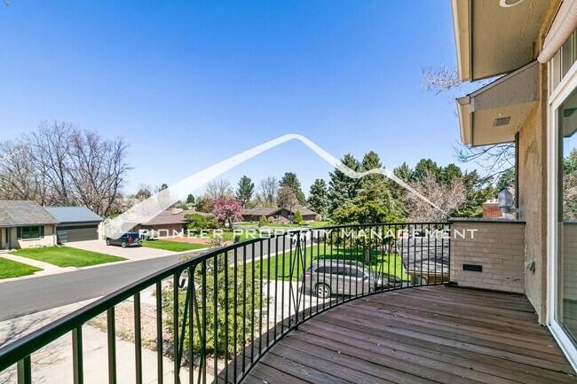 Building Photo - Spacious Home with Fenced Yard and Washer/...