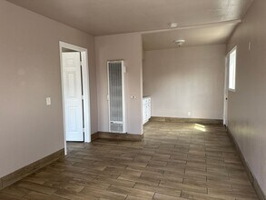 Building Photo - 320 N Hamilton Ave