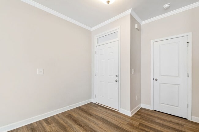 Building Photo - Like New Townhouse in Rolesville!