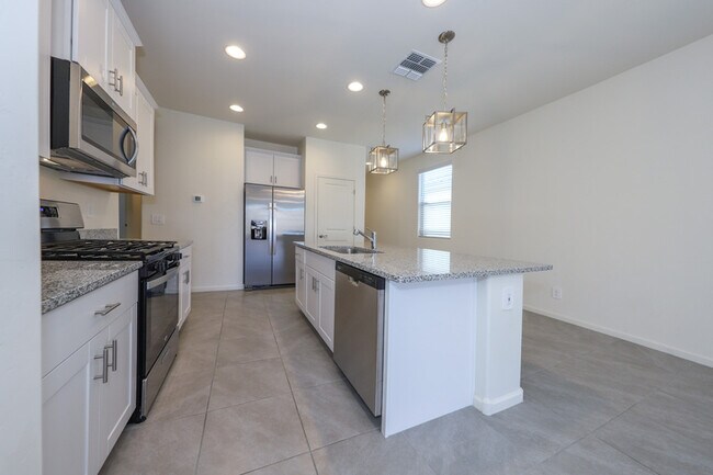 Building Photo - 4882 E Greenway Wash Dr