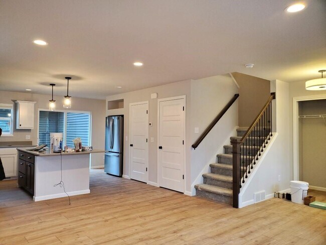 Building Photo - 913 Blue Crane Run