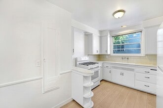 Building Photo - 10663 Eastborne in prime Westwood.  Near Century City!