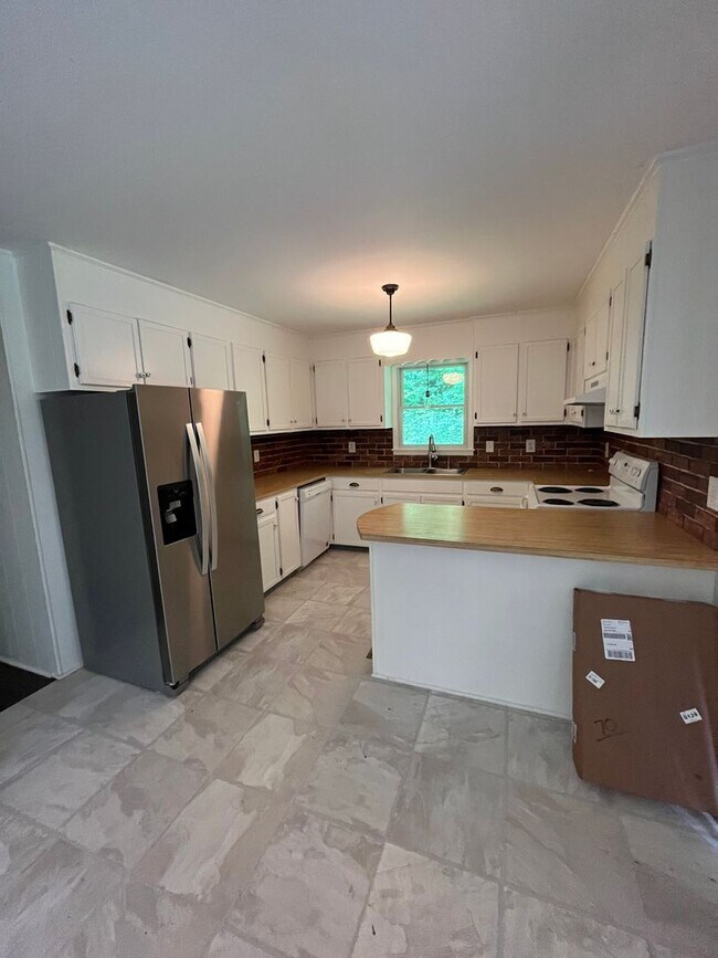 Foto del edificio - Charming 3bd/2ba House In Fleetwood