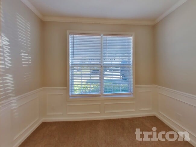 Building Photo - 121 Omega Ct