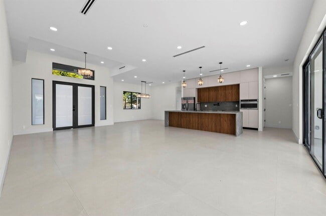 Foto del edificio - 621 NW 42nd Ave
