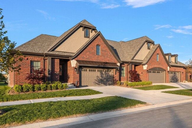 Foto del edificio - 3 Bedroom 3 Bath Townhome with First Floor Primary Suite