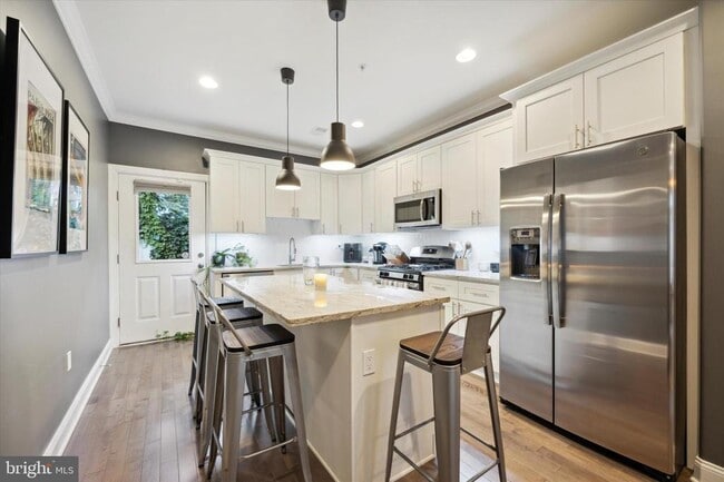 Foto del edificio - 2137 N Darien St
