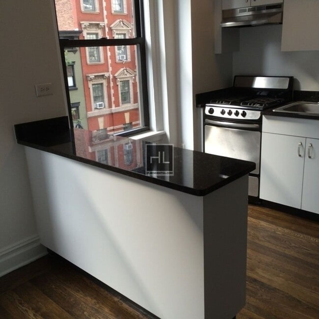 Building Photo - AMAZING GREENWICH VILLAGE 2 BEDROOM - WON'...