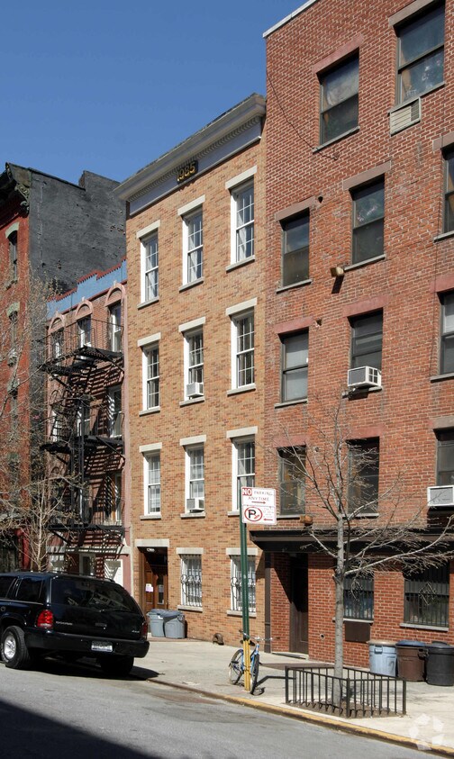 Building Photo - 191 E 7th St