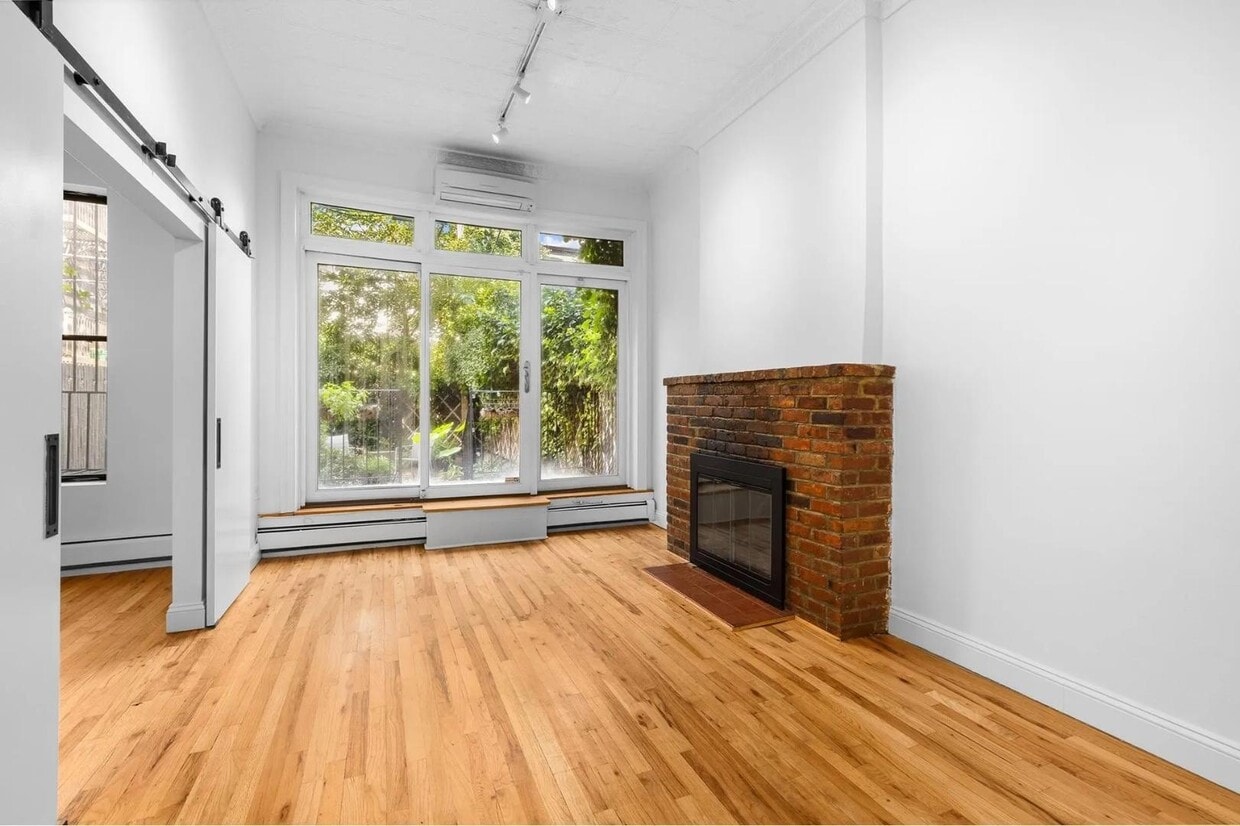 Primary Photo - 743 Union St