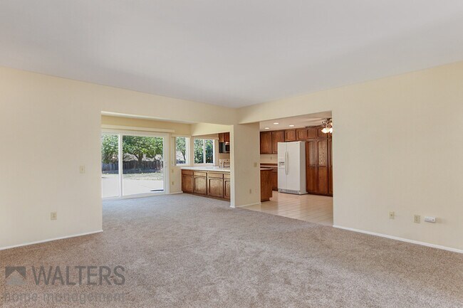 Building Photo - 12386 Fernando Dr