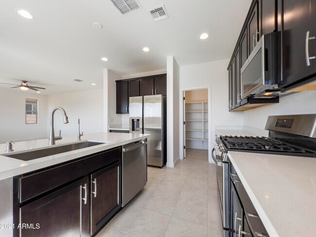Building Photo - 7927 W Orange Dr