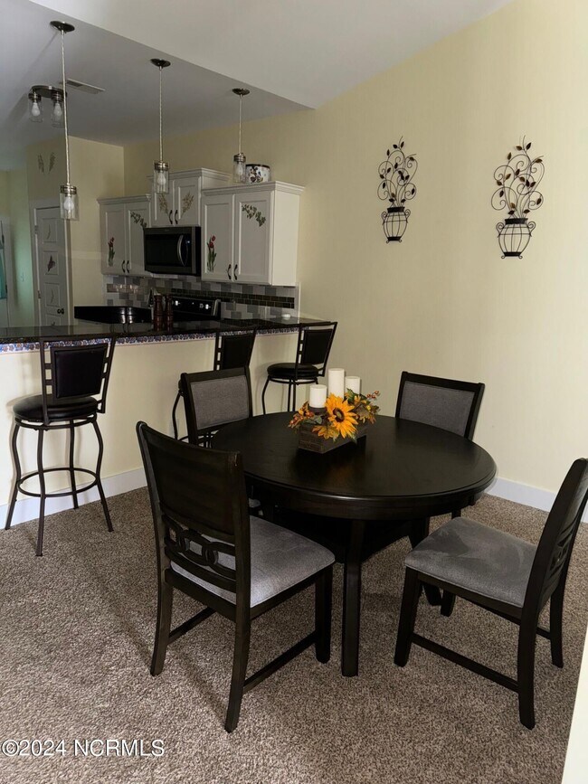 Foto del edificio - 2132 Remington Ct