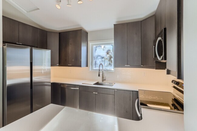 Kitchen - 1318 Boardwalk Plz