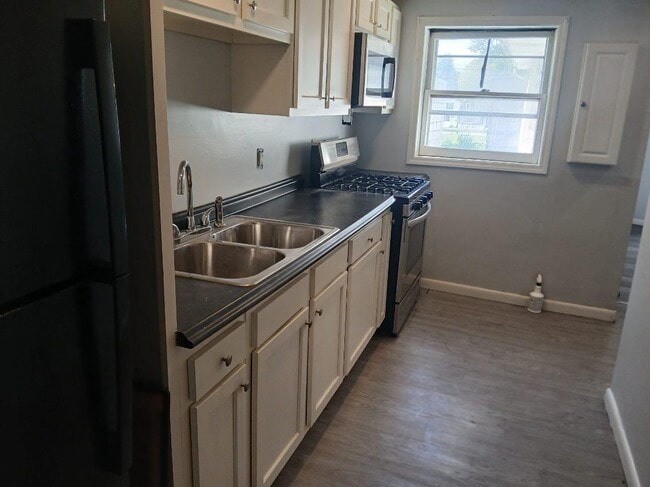 Building Photo - 1333 1st Ave Building Photo - 1333 1st Ave