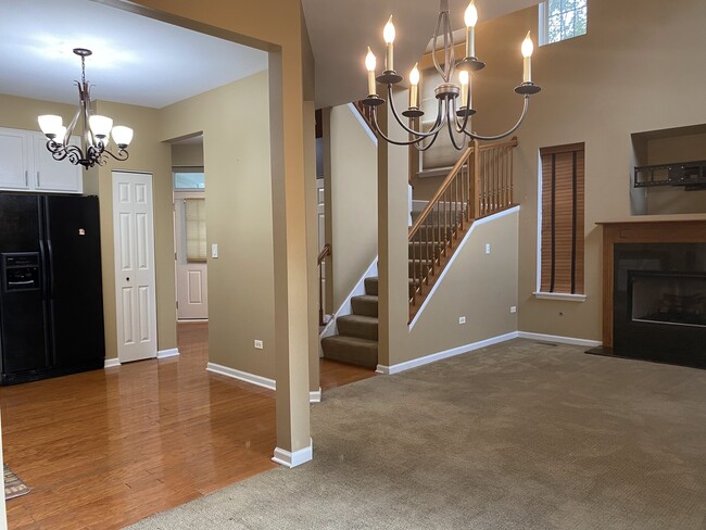 Building Photo - 2824 White Thorn Cir