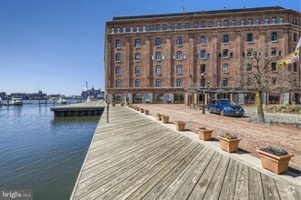 Building Photo - 1000 Fell St