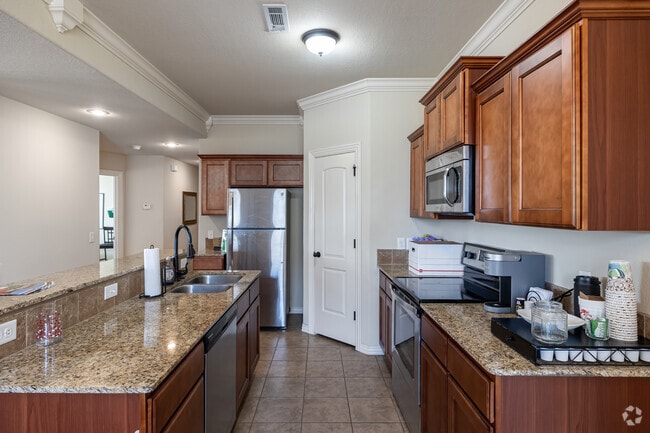 4BR, 3BA - 1,974 SF - Kitchen - The Row @ Arkansas Apartments