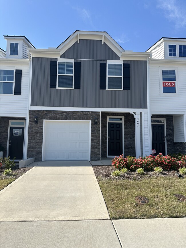 Building Photo - 3605 Tarmac Rd
