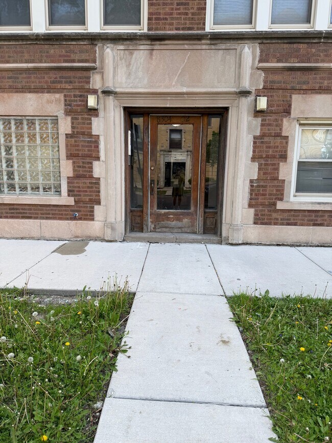 Building Photo - 8308 S Paulina St