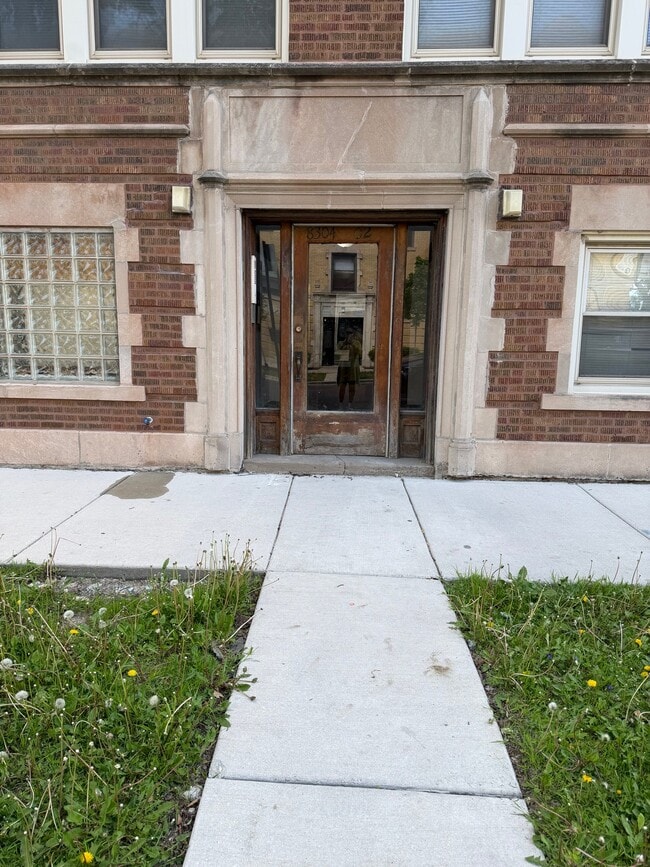 Building Photo - 8308 S Paulina St