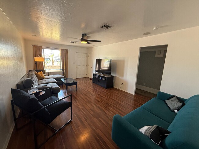 Building Photo - 2361 E Riviera Dr