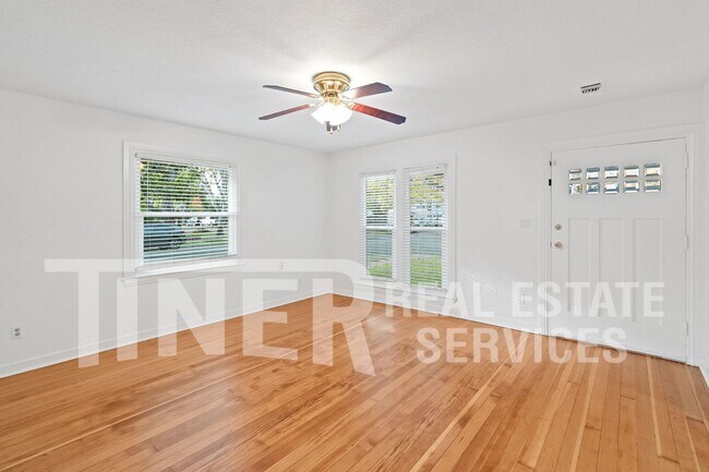 Foto del edificio - 143 Earl Ave