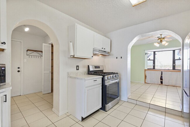 Foto del edificio - 3 bedroom 2 bath home with Acreage